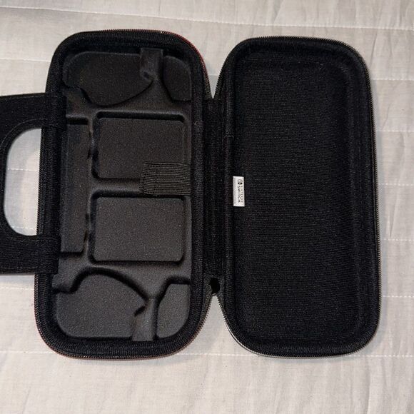 Nintendo Switch Black Deluxe Zip Around Hardshell Travel Case - Picture 10 of 12